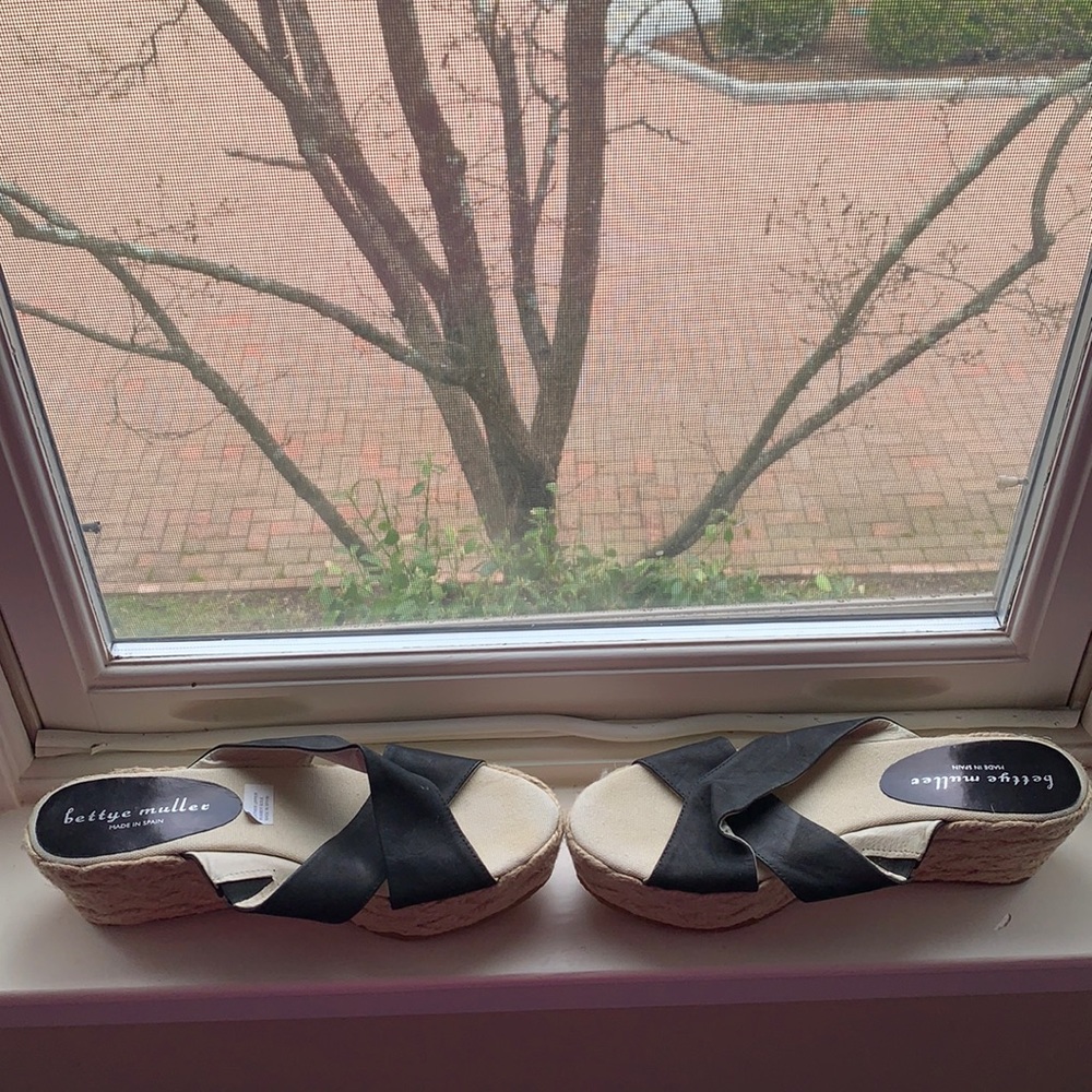 Bettye Muller Brand New Wedges In Black